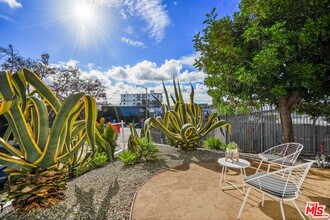 1091 S Mansfield Ave in Los Angeles, CA - Building Photo - Building Photo