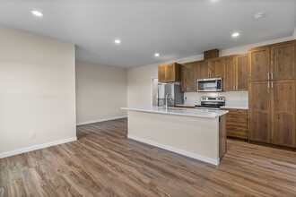 899 NE Discovery Loop in Prineville, OR - Foto de edificio - Building Photo