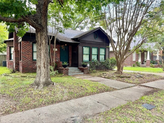 property at 831 Pizer St