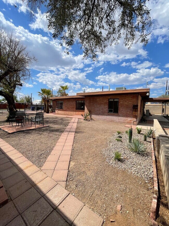 property at 2334 N Richey Blvd