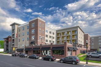 Vue on Walnut | Student Housing in Springfield, MO - Building Photo - Building Photo