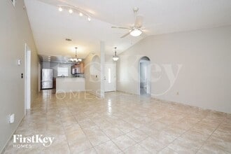 585 Koala Dr in Kissimmee, FL - Building Photo - Building Photo