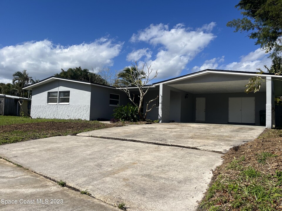 350 Carrousel Ct in Merritt Island, FL - Building Photo