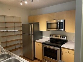 1900 Van Buren St, Unit 220b in Hollywood, FL - Building Photo