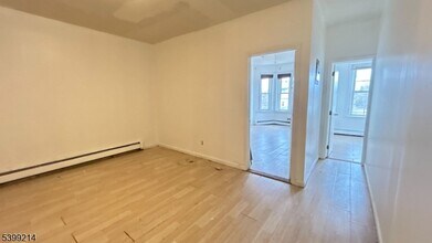 239 S 8th St-Unit -3 in Newark, NJ - Building Photo - Building Photo