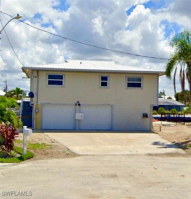 18 Pepita St in Fort Myers Beach, FL - Building Photo - Building Photo