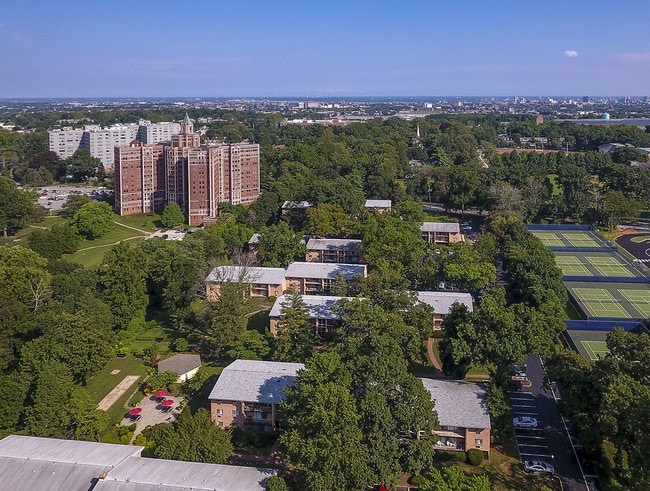 Falls Village in Philadelphia, PA - Foto de edificio - Building Photo