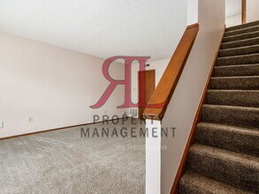 5524 Kenneylane Blvd in Columbus, OH - Building Photo - Building Photo