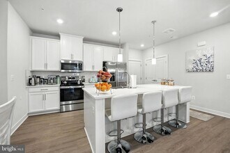 12865 Mosaic Pk Wy, Unit 3C in Herndon, VA - Building Photo - Building Photo