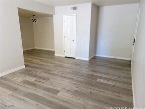 4400 Sandy River Dr in Las Vegas, NV - Building Photo - Building Photo