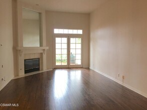3087 E Hillcrest Dr in Westlake Village, CA - Building Photo - Building Photo