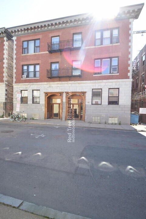 17 Aberdeen St, Unit 6 in Boston, MA - Building Photo