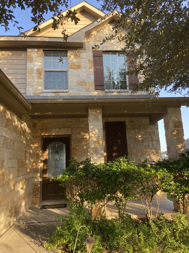 6327 Myrtle Run in New Braunfels, TX - Foto de edificio - Building Photo