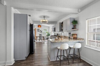 1125 Christie Dr in Austin, TX - Building Photo - Building Photo