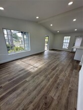 621 SE 3rd Pl in Hialeah, FL - Building Photo - Building Photo