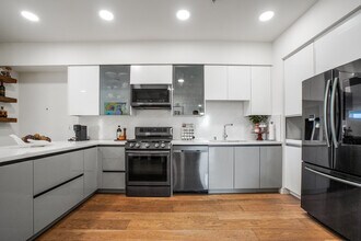 820 S Wilton Pl, Unit 401 in Los Angeles, CA - Foto de edificio - Building Photo