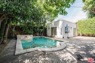521 Westbourne Dr in West Hollywood, CA - Building Photo - Building Photo