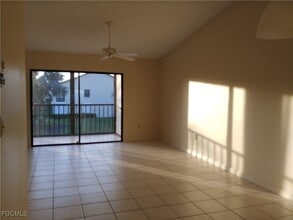 9265 Lake Park Dr in Ft. Myers, FL - Building Photo - Building Photo