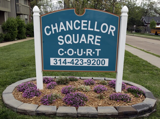 Chancellor Square Court Apartments in Kirkwood, MO - Building Photo - Building Photo