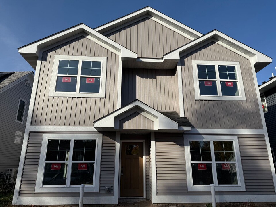 26 18th Ave N-Unit -Unit 1 in Hopkins, MN - Foto de edificio