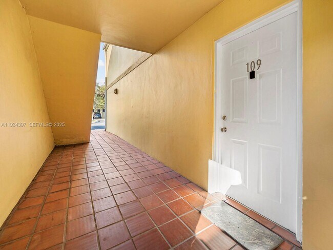 13820 SW 112th St in Miami, FL - Building Photo - Building Photo