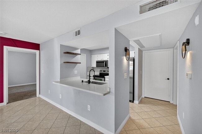 1150 N Buffalo Dr in Las Vegas, NV - Foto de edificio - Building Photo