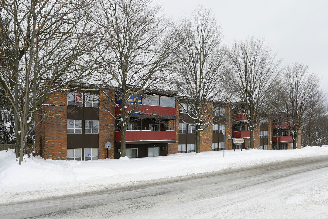 California West in Kalamazoo, MI - Foto de edificio