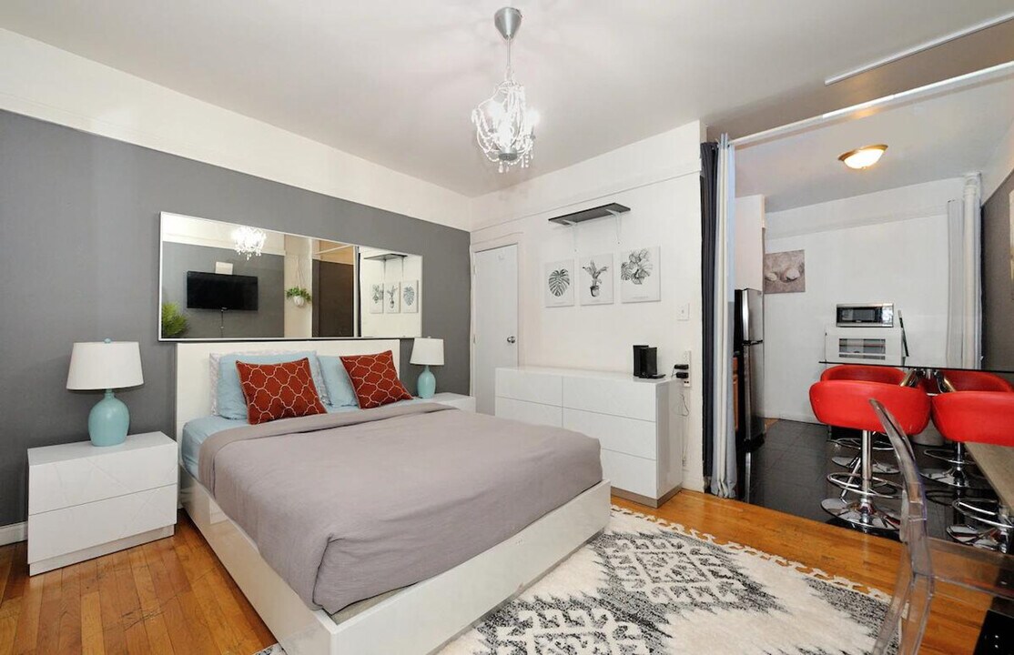 400 E 62nd St in New York, NY - Building Photo