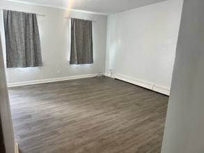 168 Warren Ct in Lowell, MA - Building Photo - Building Photo
