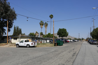 1195 W Spring St in Riverside, CA - Building Photo - Building Photo