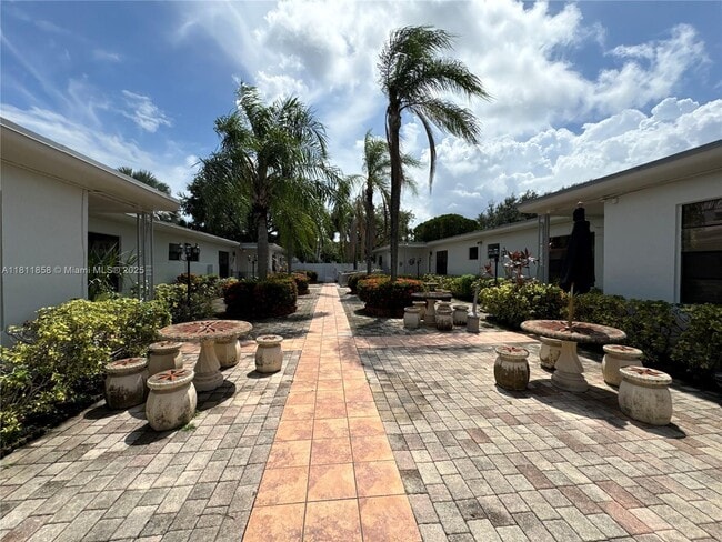 2231 NE 170th St in North Miami Beach, FL - Building Photo - Building Photo
