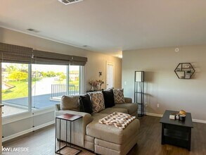 101 Country Club Dr, Unit 84 in St. Clair Shores, MI - Building Photo - Building Photo