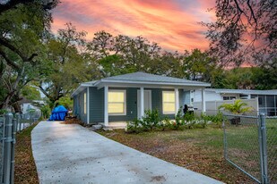 325 11th Ave E in Bradenton, FL - Building Photo