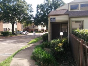 7901 Cambridge St in Houston, TX - Building Photo - Building Photo