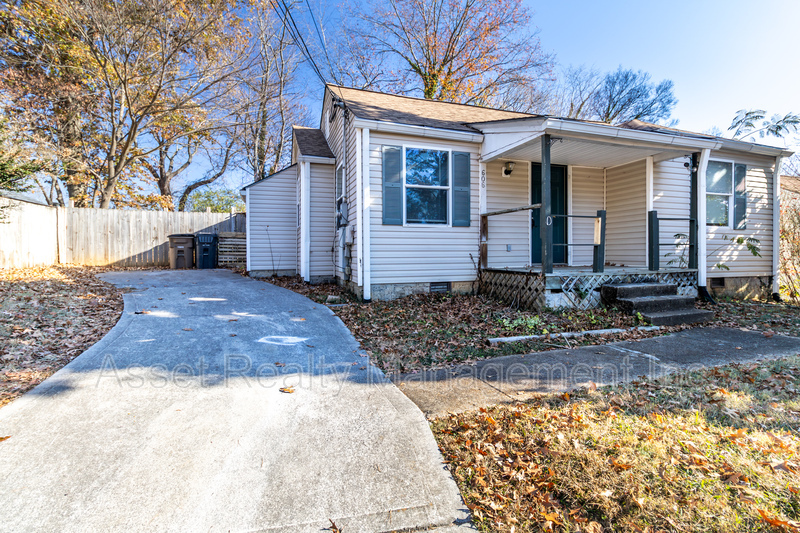 606 Renford Rd in Knoxville, TN - Building Photo