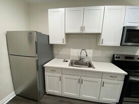 Flint 301 S Kenmore LLC in Los Angeles, CA - Building Photo
