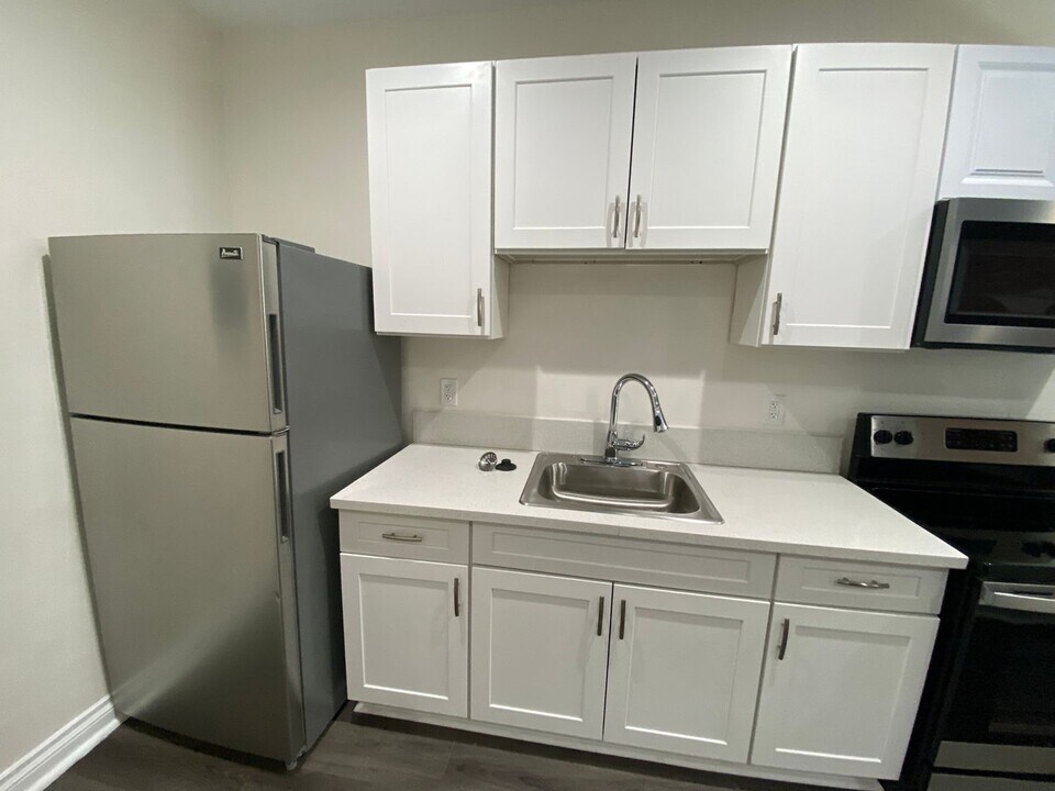 Flint 301 S Kenmore LLC in Los Angeles, CA - Building Photo