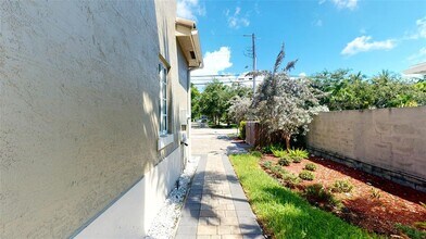 632 NE 20th St in Wilton Manors, FL - Building Photo - Building Photo