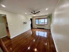 573 Lakeville Rd in New Hyde Park, NY - Building Photo - Building Photo