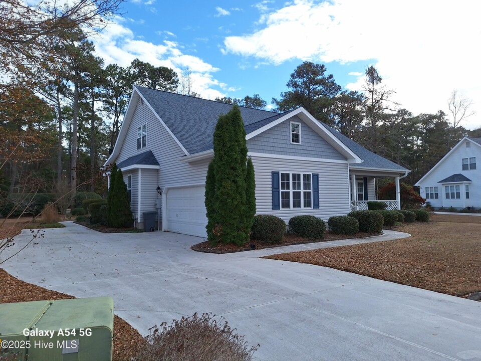 102 Cannery Row in Morehead City, NC - Building Photo