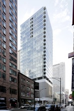 550 N Saint Clair St in Chicago, IL - Foto de edificio - Building Photo
