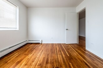 8326-8332 S Ellis Ave Chicago, IL 60619 in Chicago, IL - Foto de edificio - Building Photo