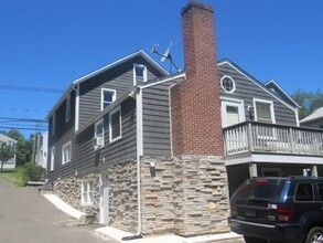 91 Saugatuck Ave, Unit #2 in Westport, CT - Foto de edificio - Building Photo