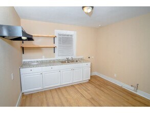 1323 Lamar St, Unit 1 in San Antonio, TX - Foto de edificio - Building Photo