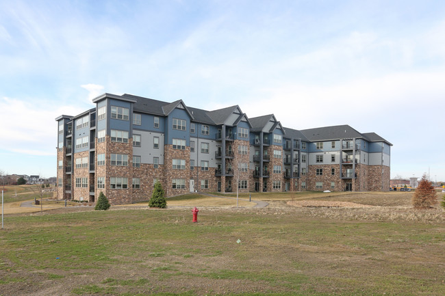 Orchard Path (Senior 55+) in Apple Valley, MN - Foto de edificio - Primary Photo