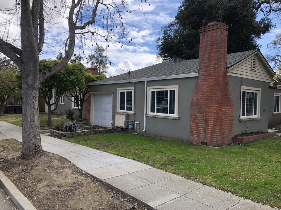 1311 College Ave in Palo Alto, CA - Building Photo