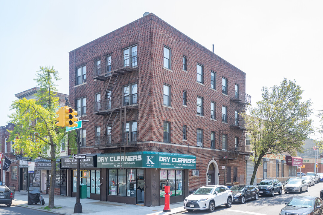 6926 Myrtle Ave in Glendale, NY - Building Photo