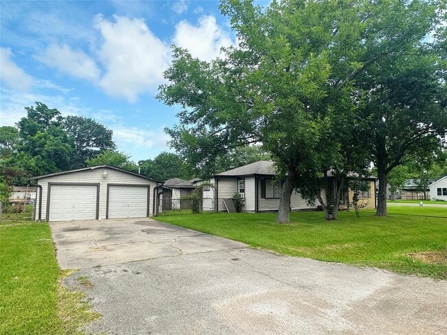 2303 Oaklawn Dr in La Marque, TX - Building Photo - Building Photo