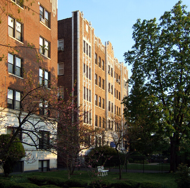 Elmora Towers in Elizabeth, NJ - Foto de edificio - Building Photo