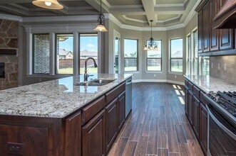 301 Oar Wood Dr in Granbury, TX - Building Photo - Building Photo